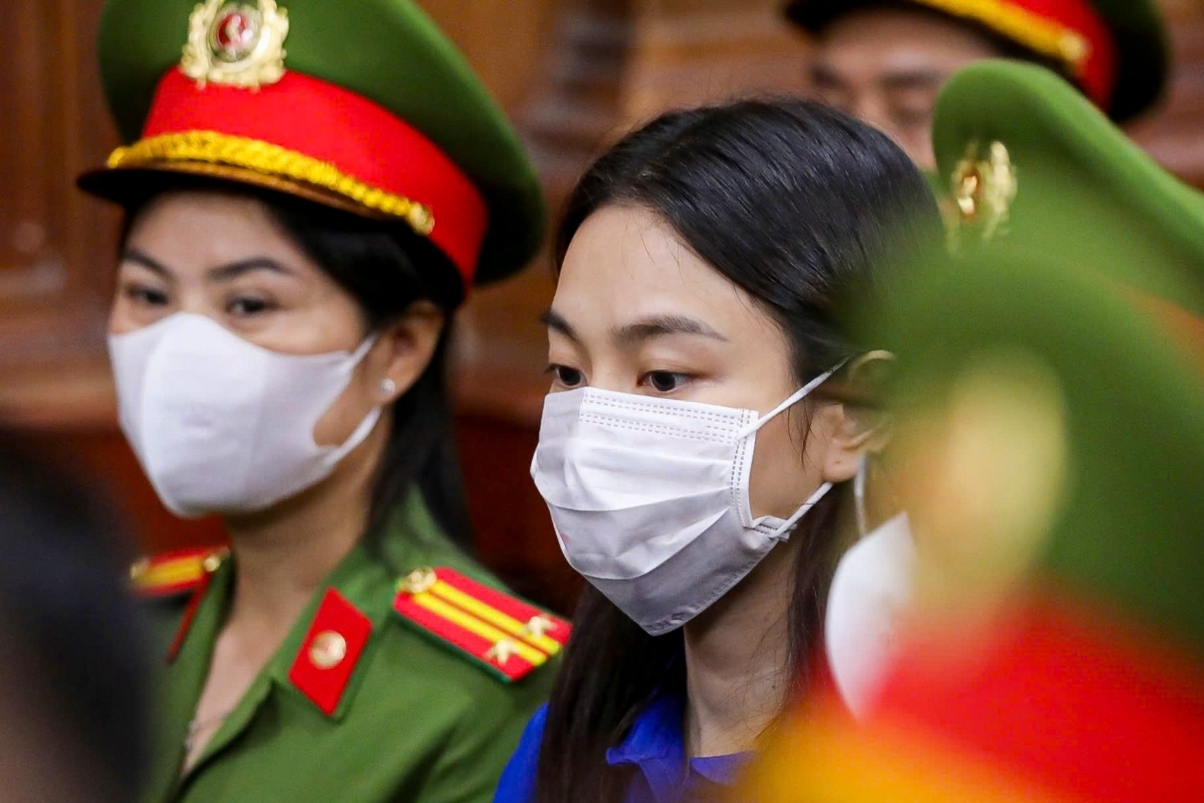 Hình ảnh hoa hậu Thùy Tiên, Hằng Du Mục, Quang Linh Vlogs tại phiên tòa