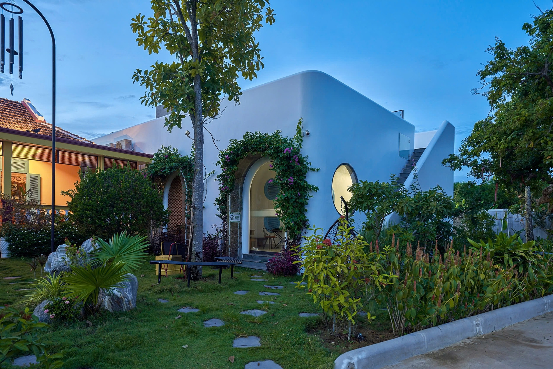 Kiến trúc sư chi 1,5 tỷ xây nhà trú bão cho gia đình và hàng xóm ở Quảng Ngãi