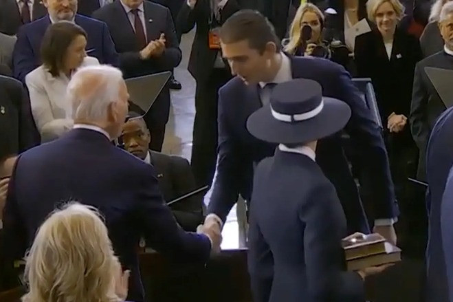 Những lời con trai ông Trump nói với ông Biden tại lễ nhậm chức của cha