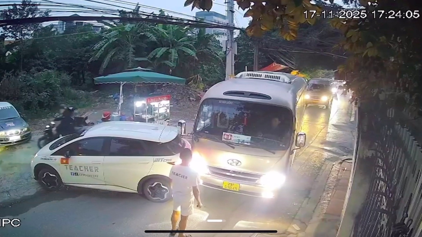 Teacher Khuc Cao The.jpg