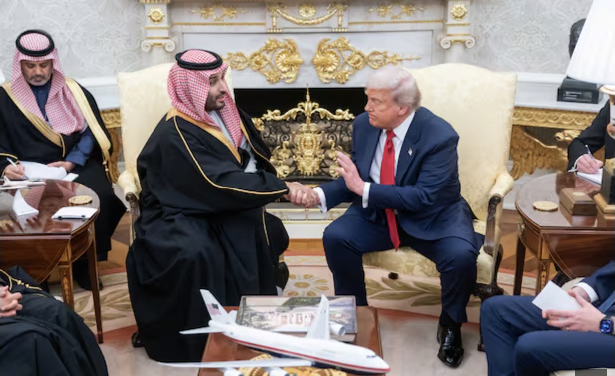 Thái tử và Tổng thống Mỹ. Ảnh: EPA