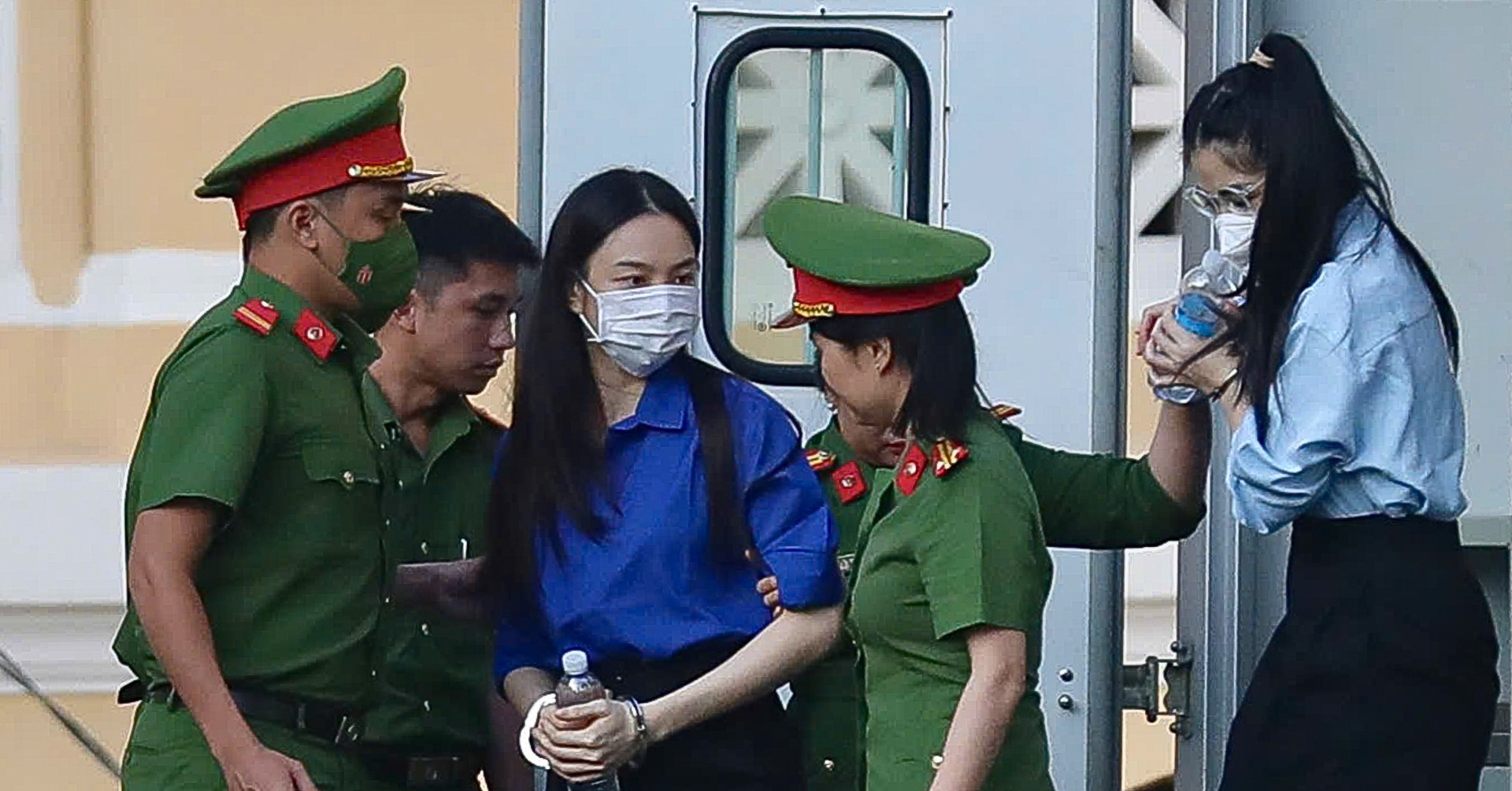 Toàn cảnh hoa hậu Thùy Tiên, Hằng Du Mục, Quang Linh Vlogs lĩnh 2 năm tù