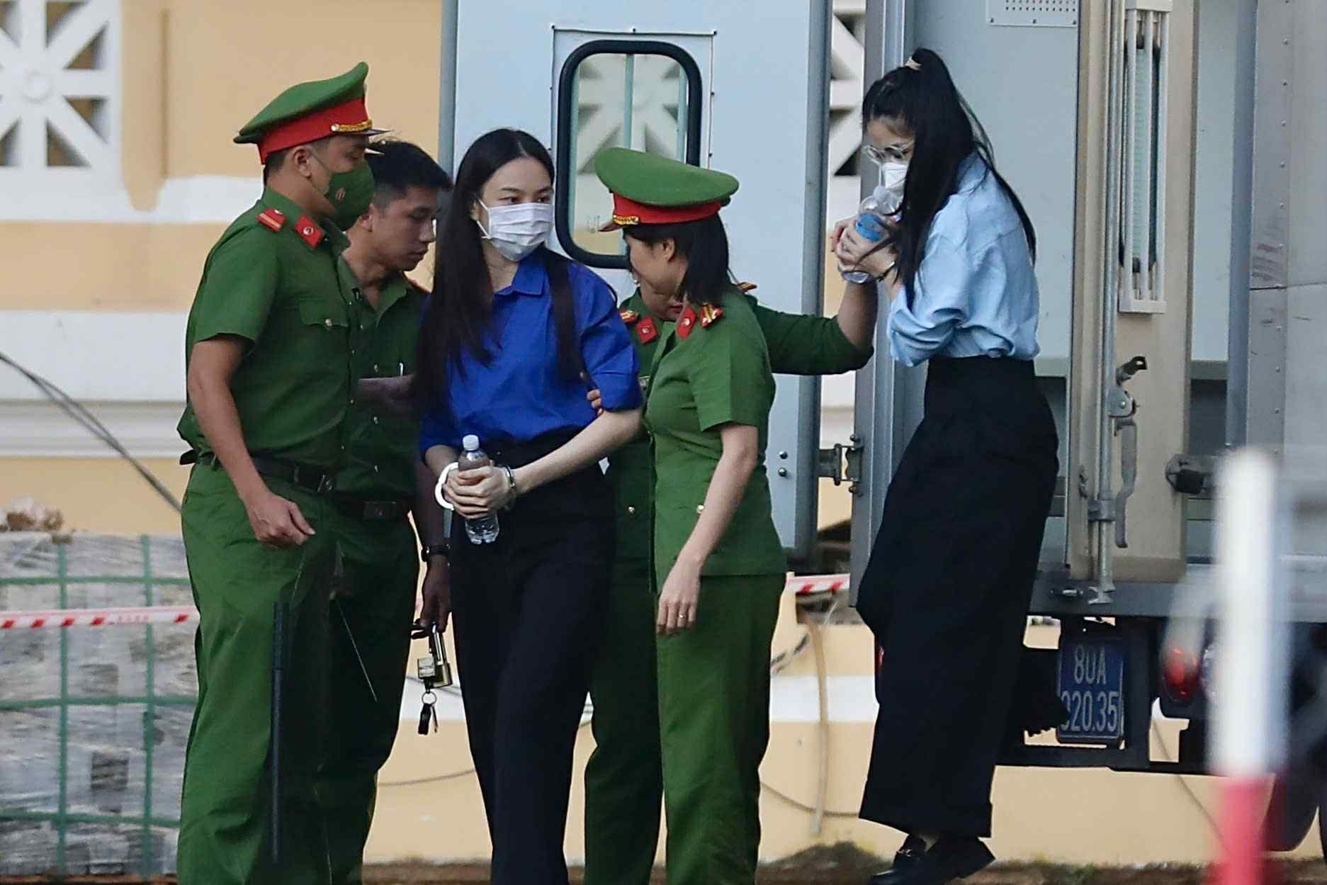 Tổng Giám đốc Công ty Sen Vàng vắng mặt tại phiên tòa xét xử hoa hậu Thùy Tiên