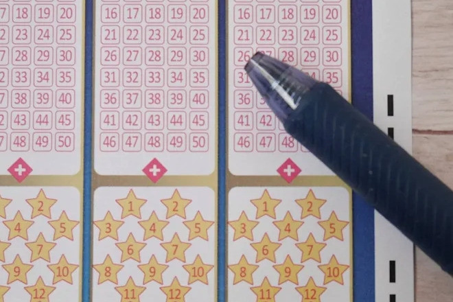 Trúng số 102 tỷ đồng, người chồng U70 'giả nghèo' để lừa vợ và cái kết