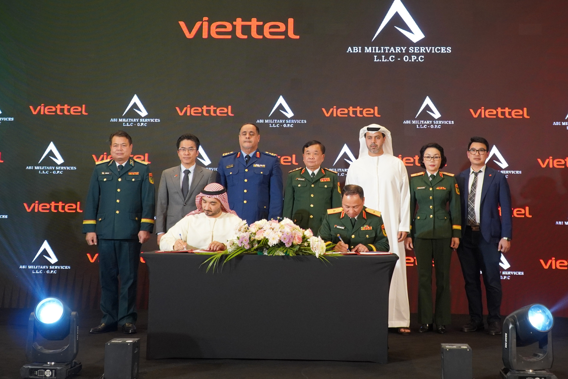 Viettel khai trương văn phòng đại diện tại Các Tiểu Vương quốc Ả-rập Thống nhất