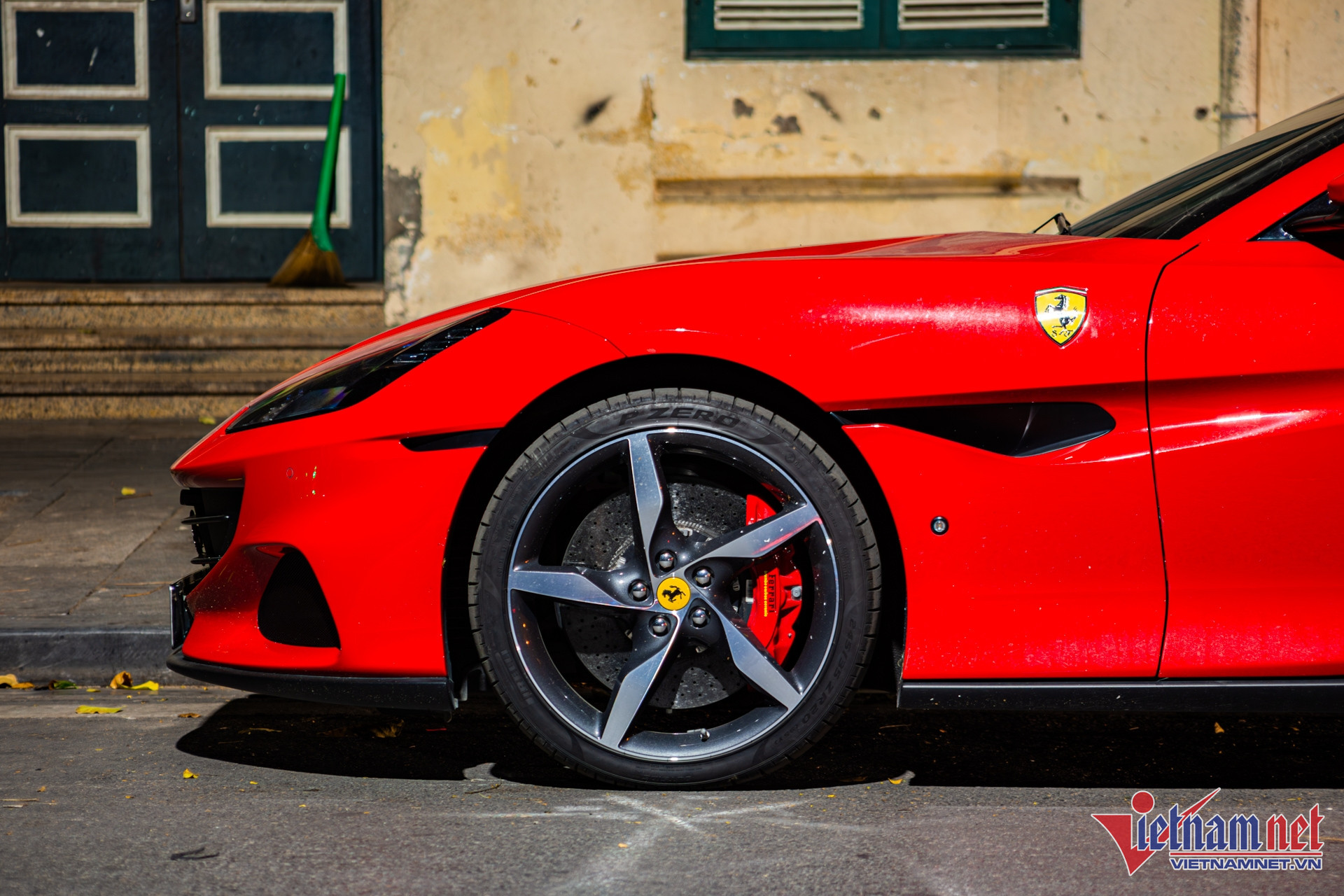 W-ferrari portofino 7.JPG.jpg