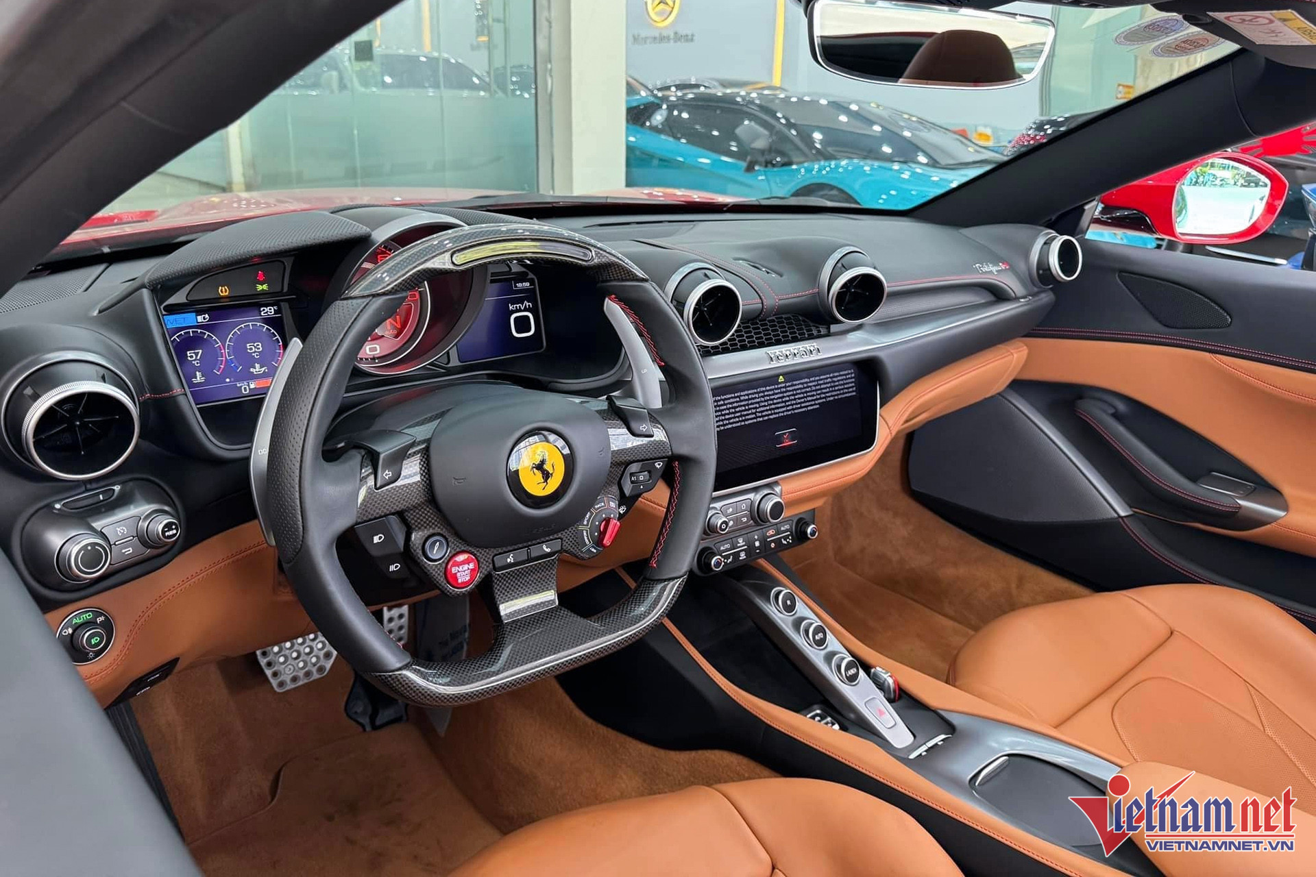 https://static-images.vnncdn.net/vps_images_publish/000001/000003/2025/11/19/w-ferrari-portofino-9-4731.jpg