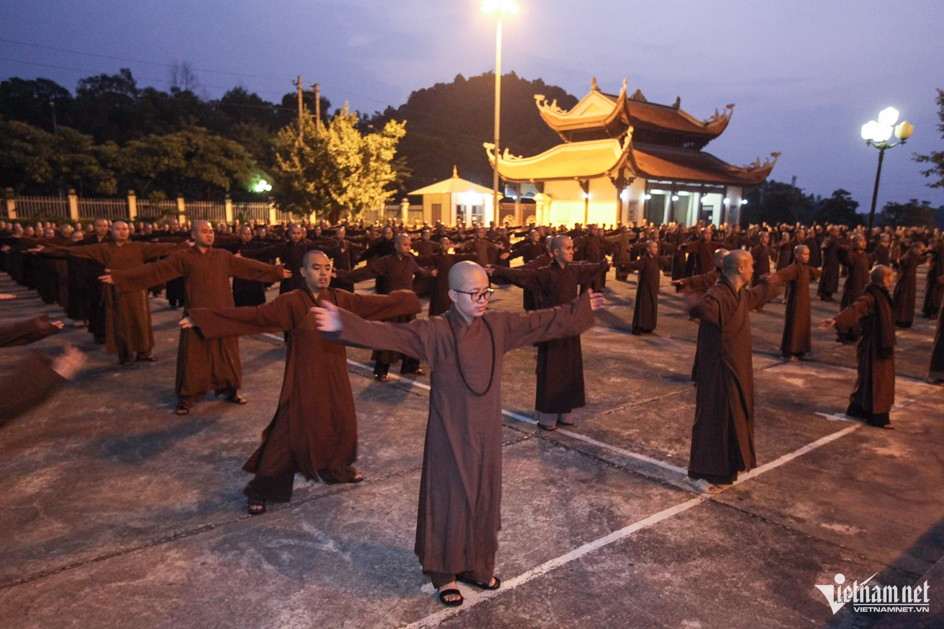 W-Một ngày của Tăng Ni HVPGVN 1.jpg