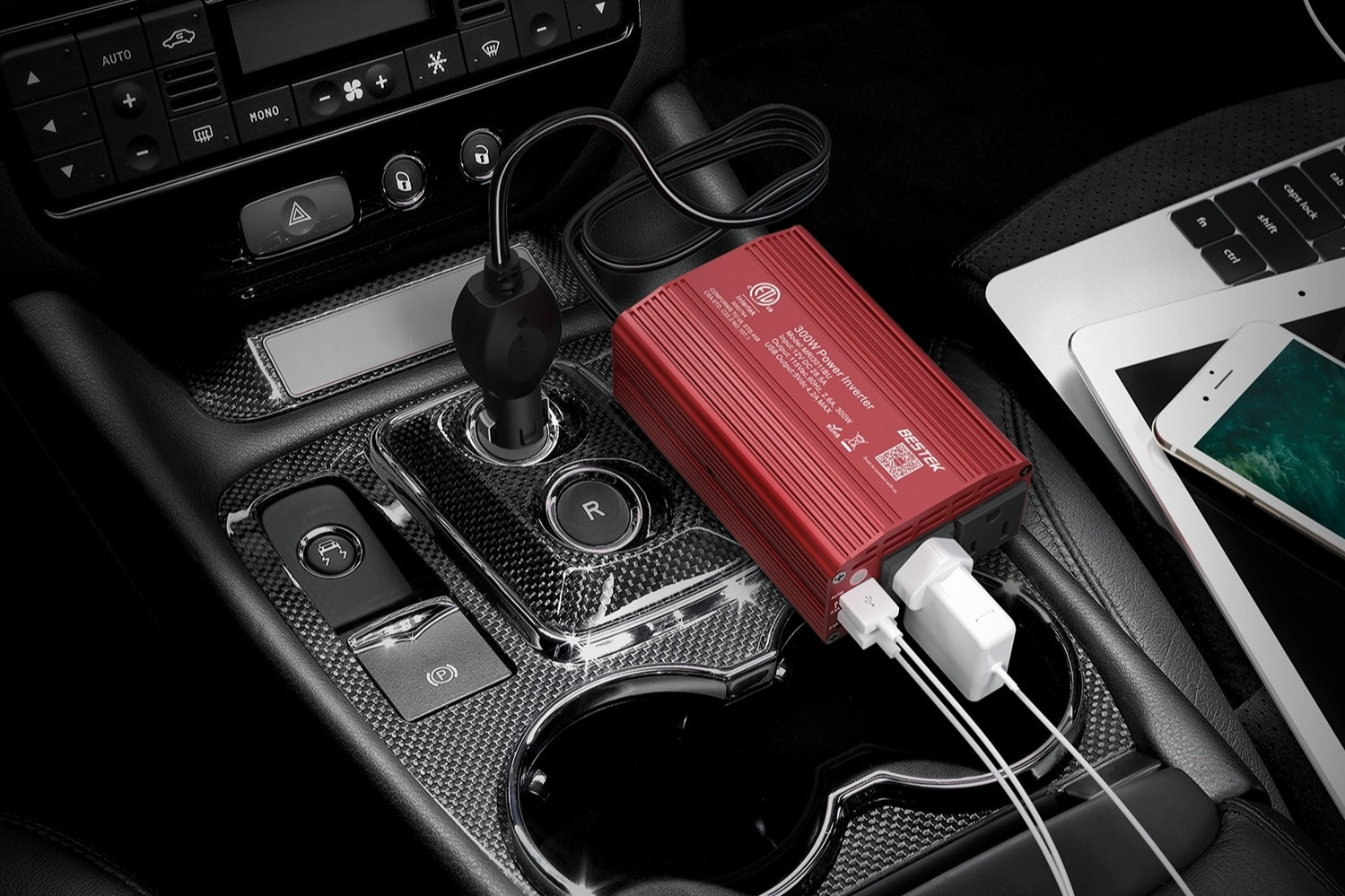 Đừng bao giờ cắm 5 thiết bị này vào cổng sạc 12V trên ô tô