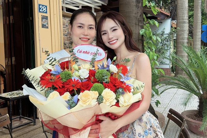 Gia đình tan vỡ, 'hoa khôi Hà Nội' mắc trầm cảm, được mẹ kế hơn 8 tuổi vực dậy