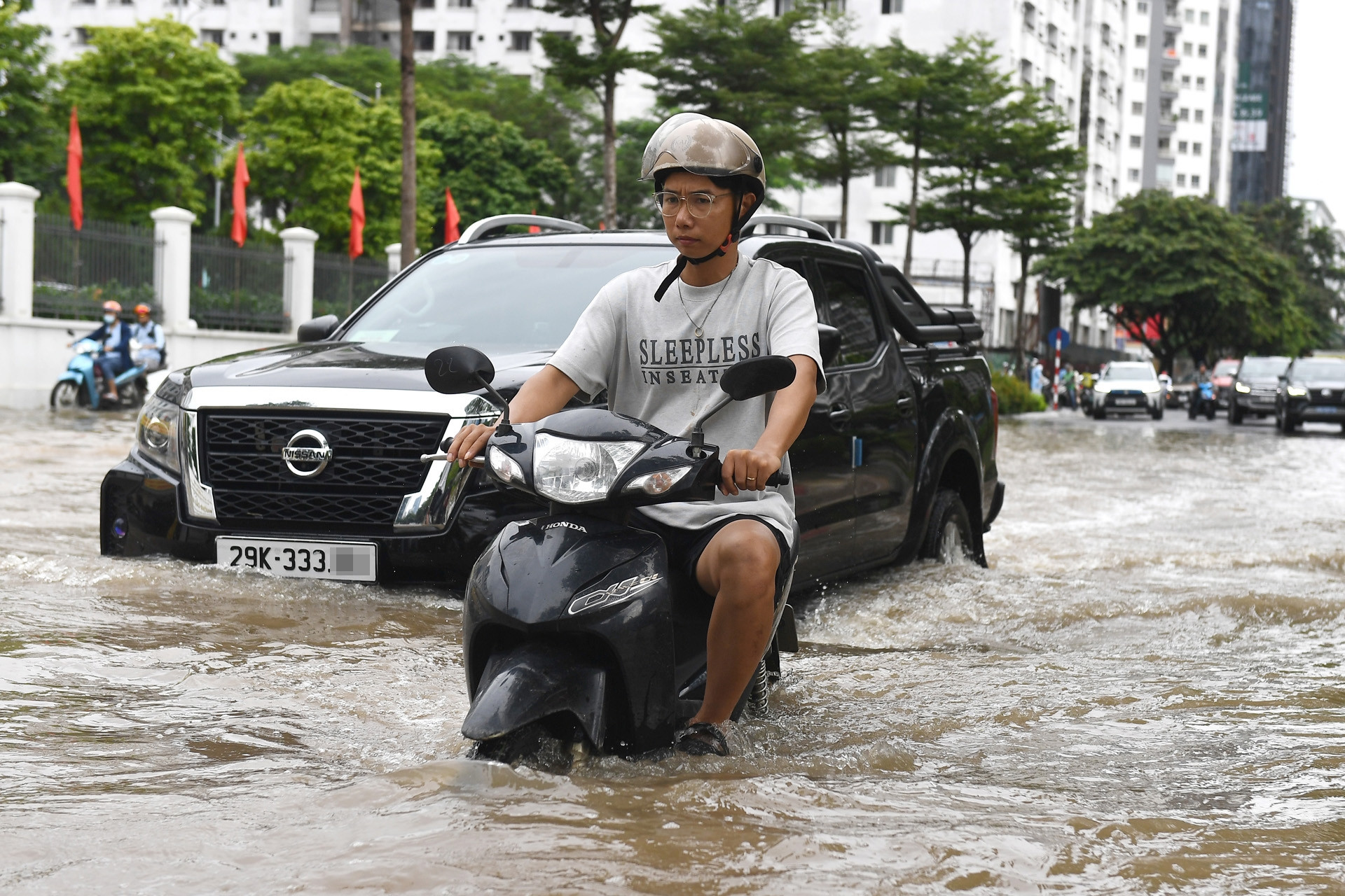 Hệ thống thoát nước của Hà Nội lạc hậu, chỉ chịu được mưa 310mm trong 2 ngày