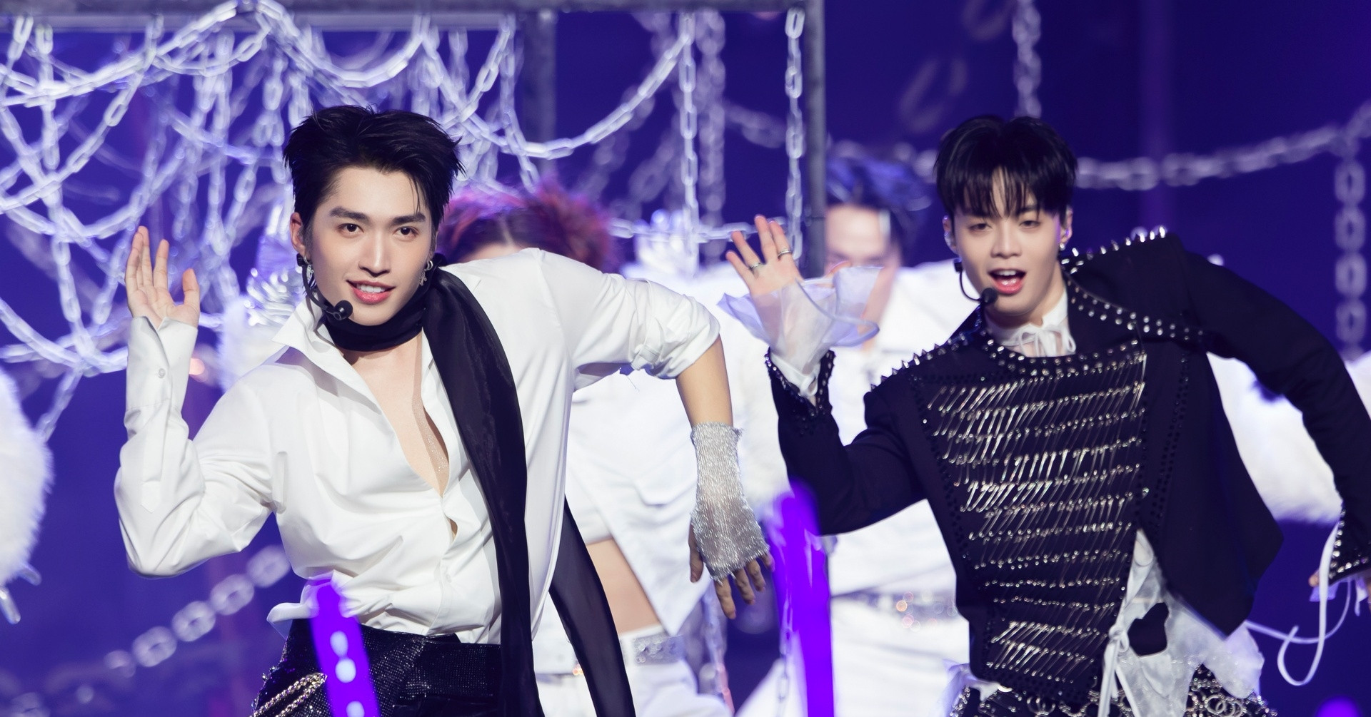 Negav bị nhốt, một anh trai khiến vợ 'nóng mắt' doạ sẽ cho ngủ ngoài đường