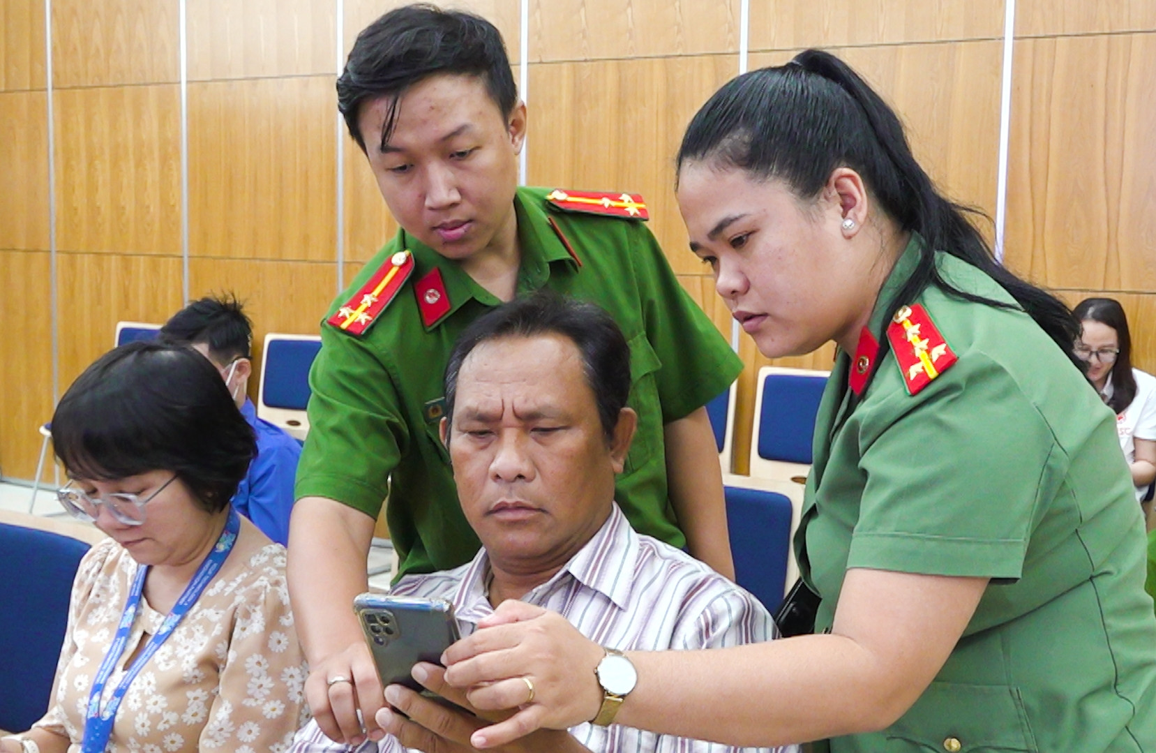 Nhân rộng mô hình ‘SOS An ninh, trật tự’, đảm bảo an toàn cho TPHCM