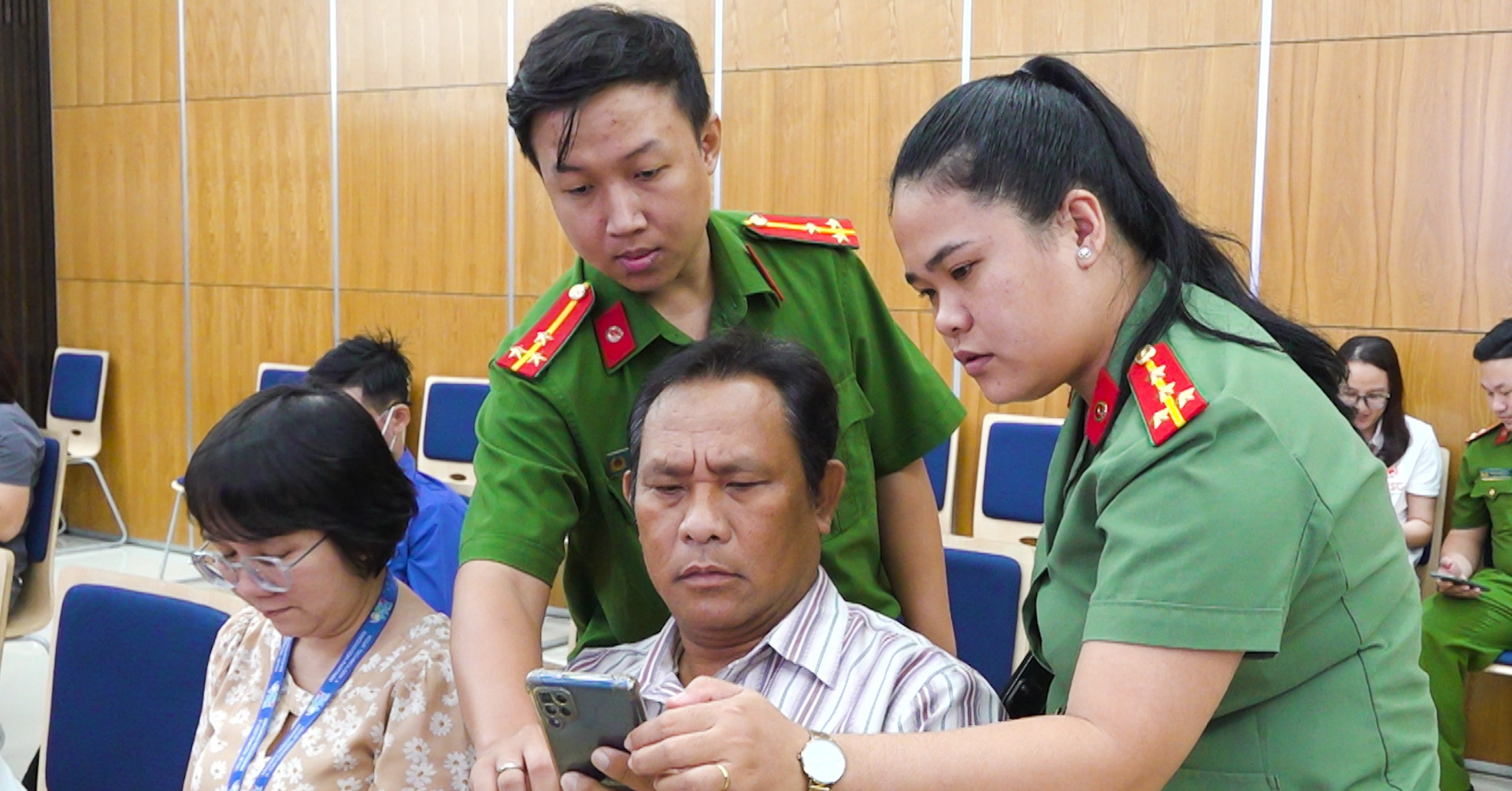 Nhân rộng mô hình ‘SOS An ninh, trật tự’, đảm bảo an toàn cho TPHCM
