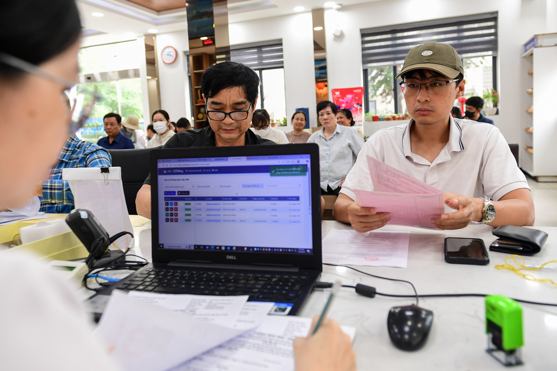 Vòng xoáy tăng lương, giá nhà, giá vàng