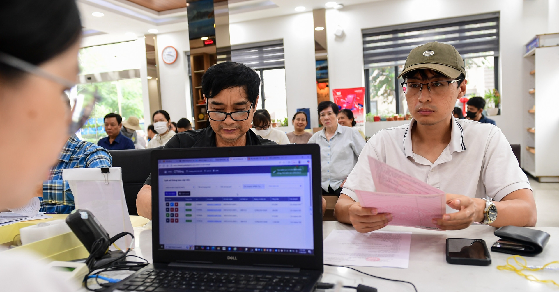 Vòng xoáy tăng lương, giá nhà, giá vàng