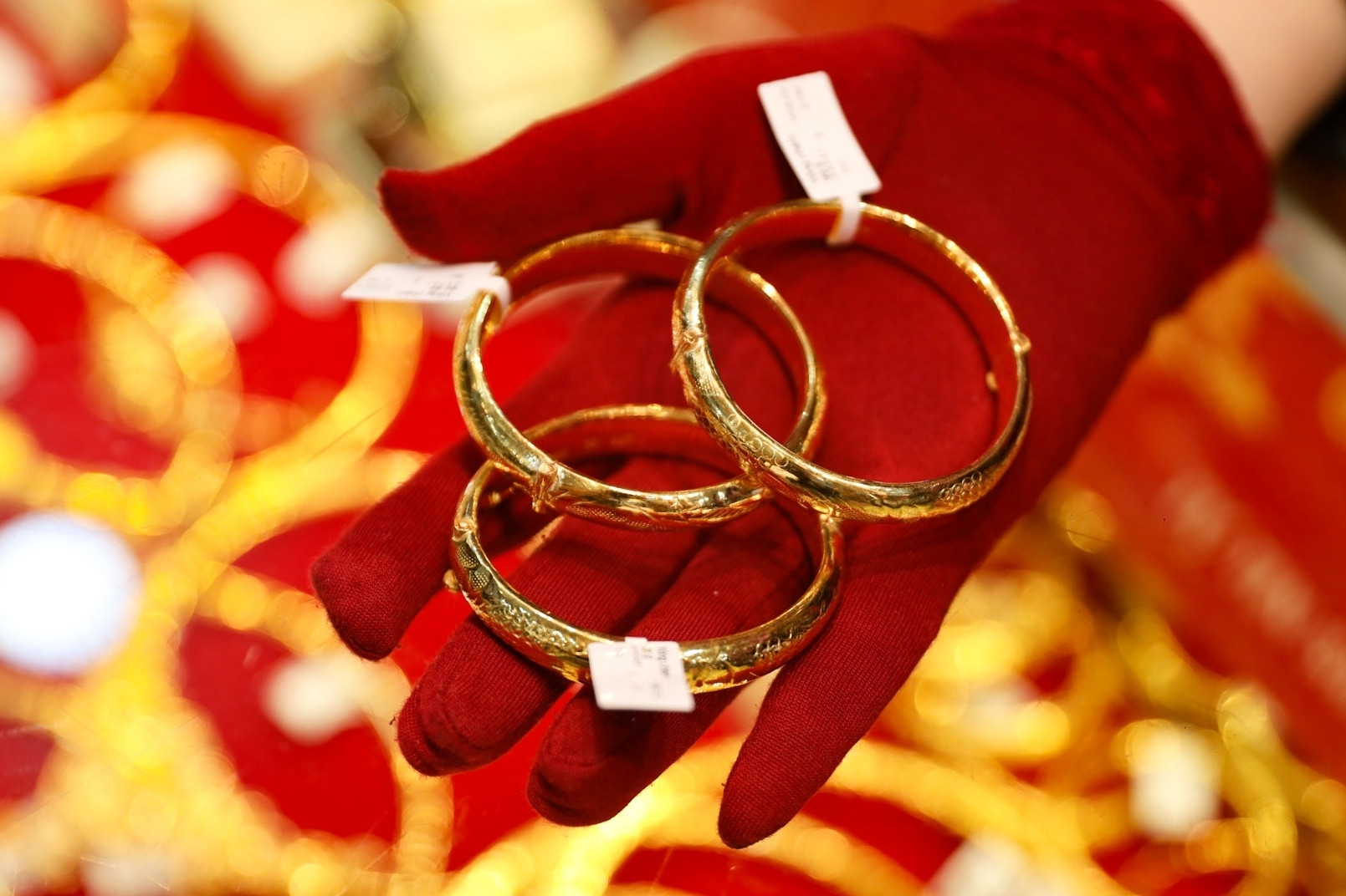 Giá vàng hôm nay 21/11/2025 nằm ngoài biến động, SJC trụ mốc cao