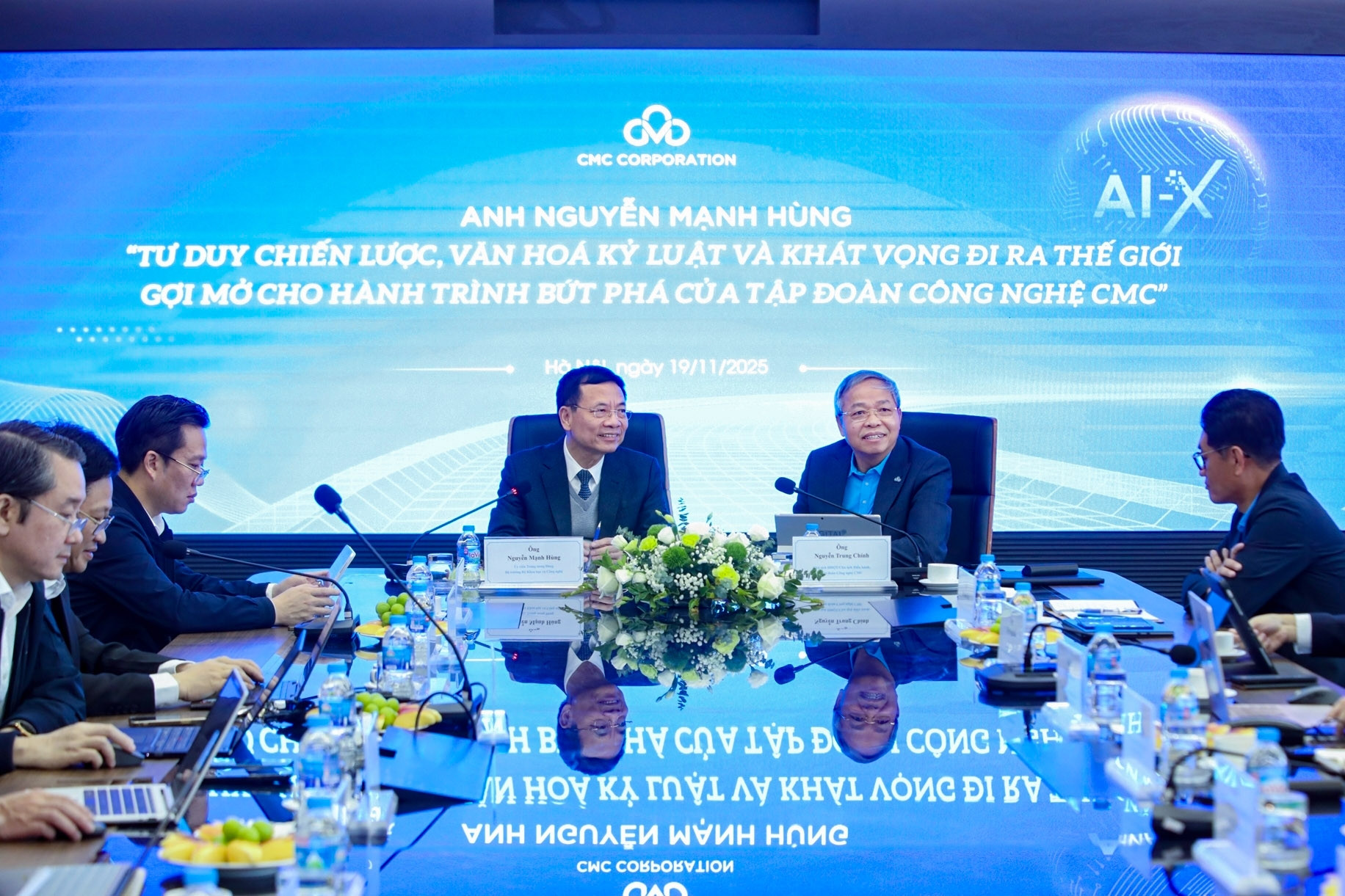 Bộ trưởng Nguyễn Mạnh Hùng: 'CMC muốn bứt phá, phải đi đến cùng với sản phẩm'