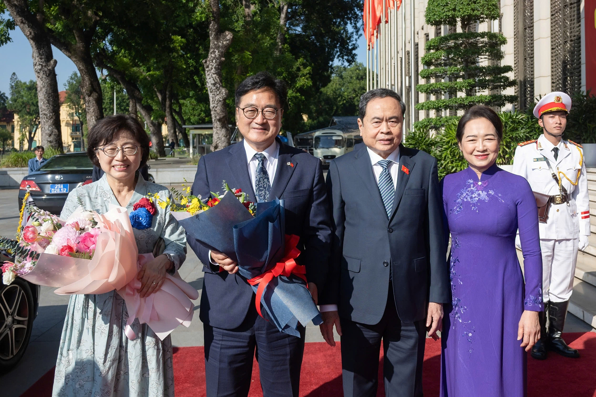 Chủ tịch Quốc hội Hàn Quốc dự khán phiên họp Quốc hội Việt Nam, thăm khu khảo cổ