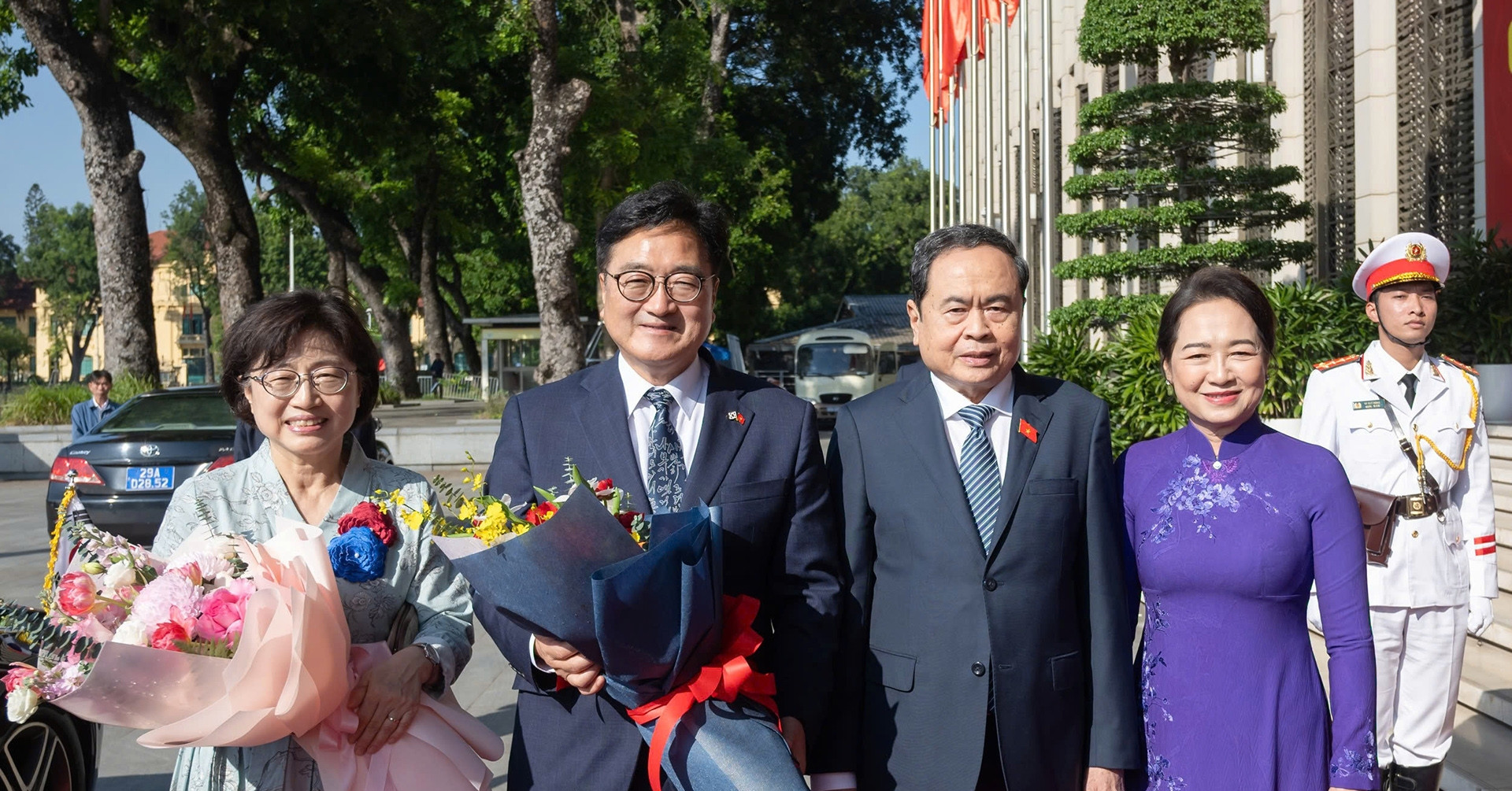 Chủ tịch Quốc hội Hàn Quốc dự khán phiên họp Quốc hội Việt Nam, thăm khu khảo cổ