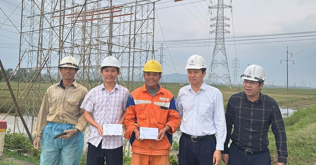 Công đoàn EVNNPT động viên công nhân cụm dự án truyền tải điện nhập khẩu từ Lào