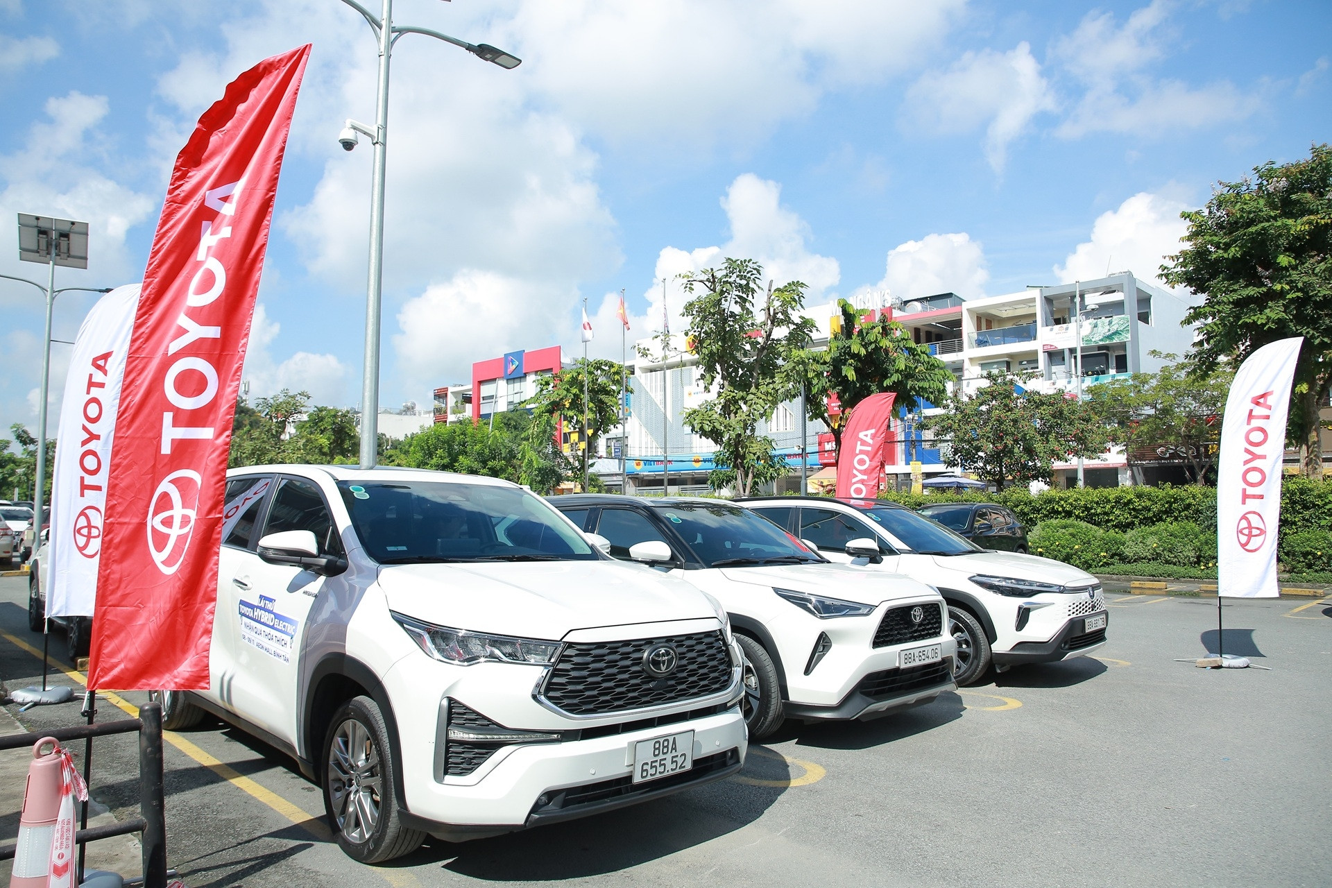 Cuối năm, mua xe Toyota tiết kiệm hơn 150 triệu đồng