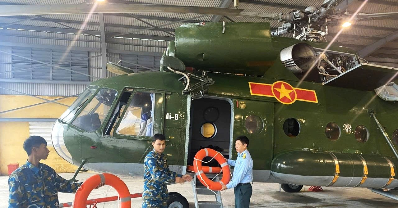 Điều máy bay chở phao cứu sinh tiếp tế vùng lũ Gia Lai, Đắk Lắk