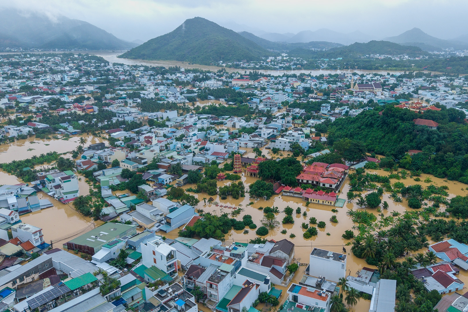 Hình ảnh chưa từng thấy ở Tây Nha Trang, người dân phải thốt lên 'thật khủng khiếp'
