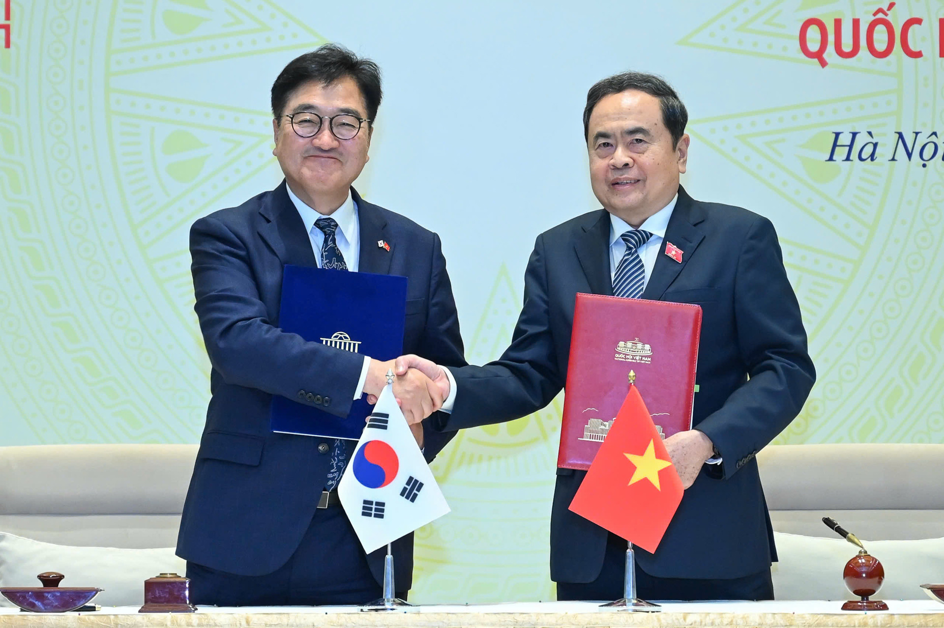 Le ky bien ban ghi nho 2.jpg