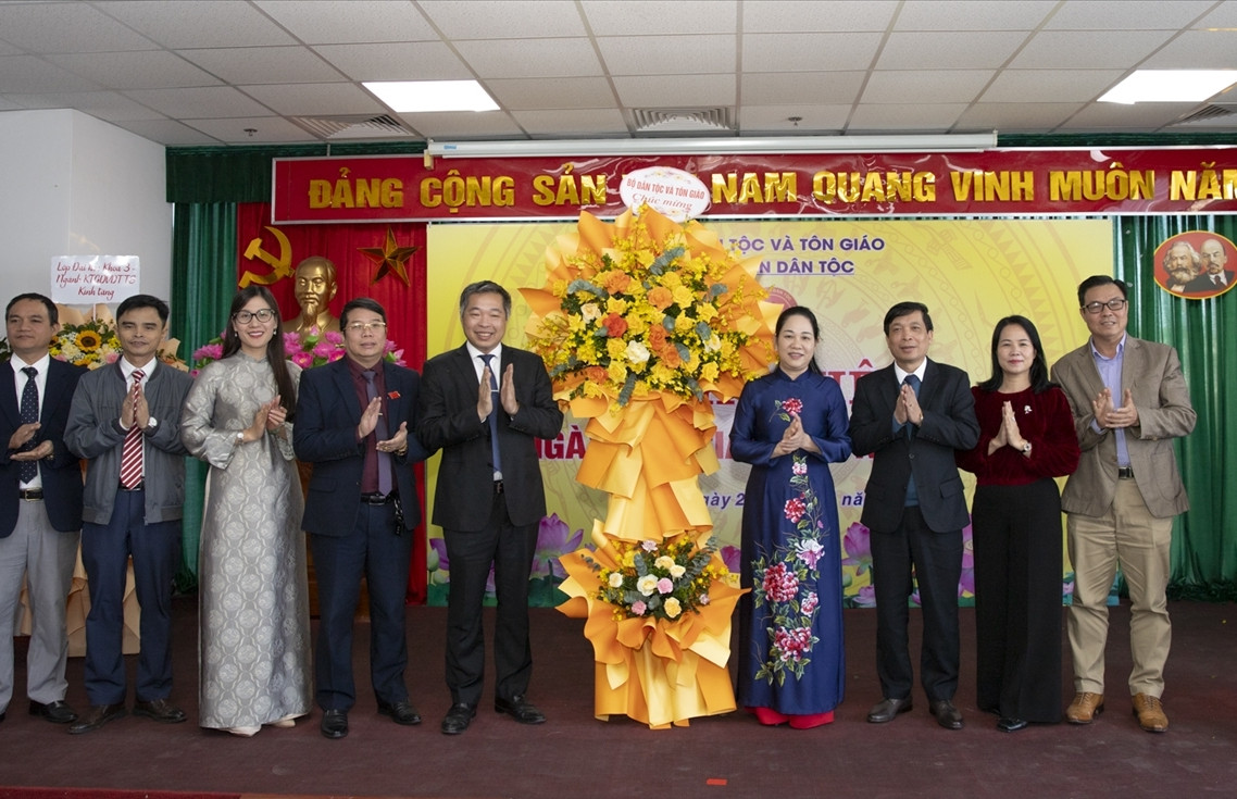 Mỗi thầy cô ở Học viện Dân tộc sẽ là người thắp sáng ước mơ cho các em sinh viên