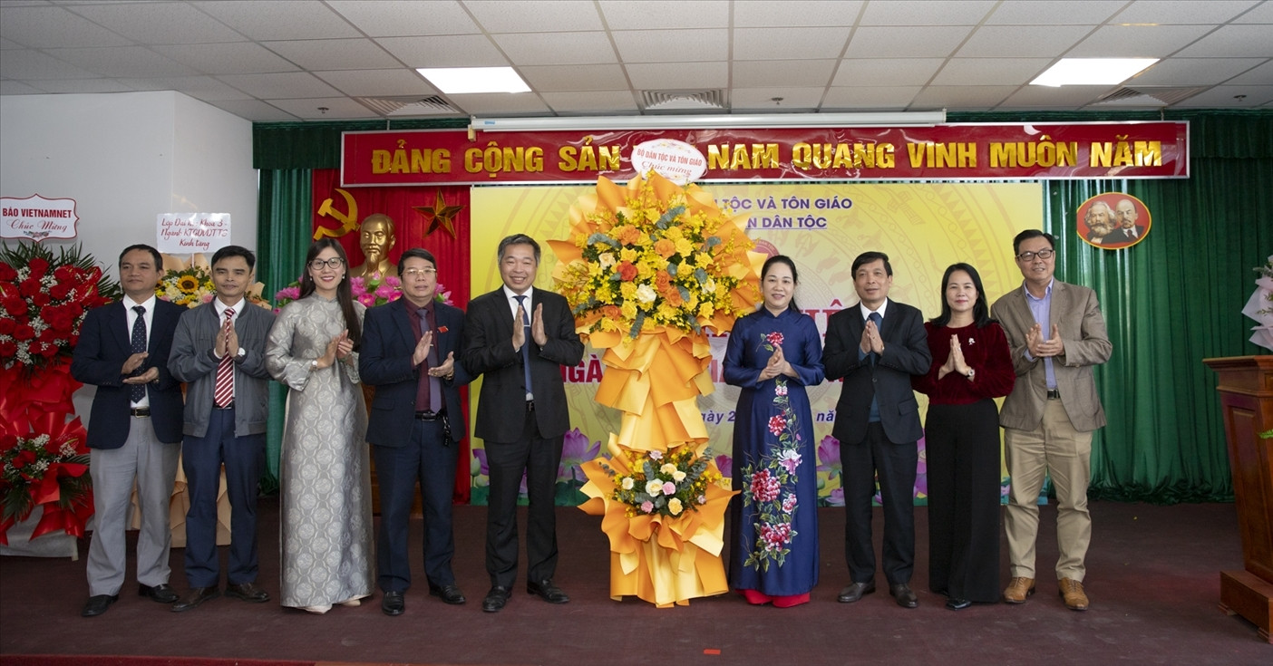 Mỗi thầy cô ở Học viện Dân tộc sẽ là người thắp sáng ước mơ cho các em sinh viên