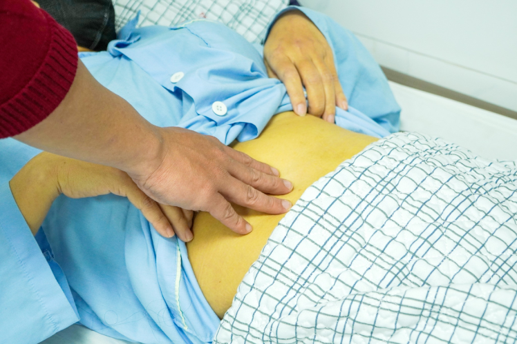 Người phụ nữ da vàng như nghệ sau 10 ngày uống thuốc nam chữa đau đầu