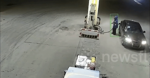 Quỵt tiền xăng, tài xế ô tô kéo đứt vòi bơm rồi bỏ chạy