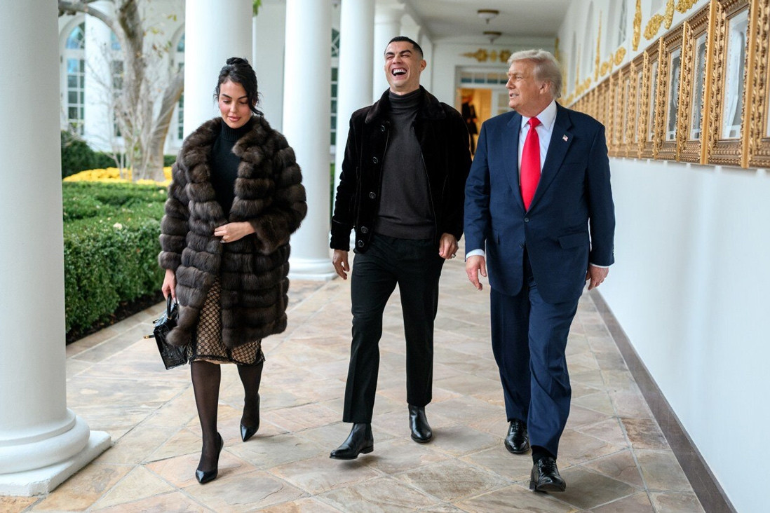 Ronaldo cười nghiêng ngả khi đi dạo cùng Tổng thống Donald Trump