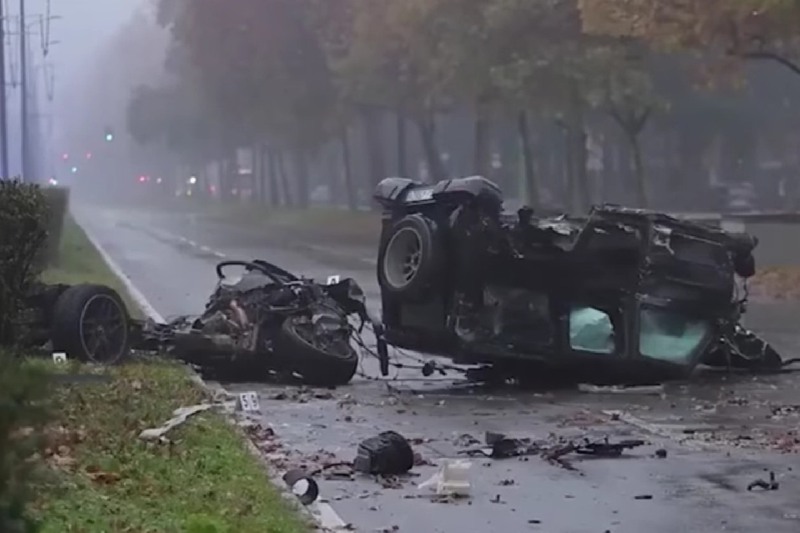 Tài xế không bằng lái, điều khiển Mercedes G 63 gặp tai nạn, khung gầm tách rời