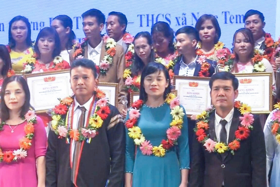 Thầy Ksor Y Giêng: Ngọn lửa giữ chữ cho học trò miền núi