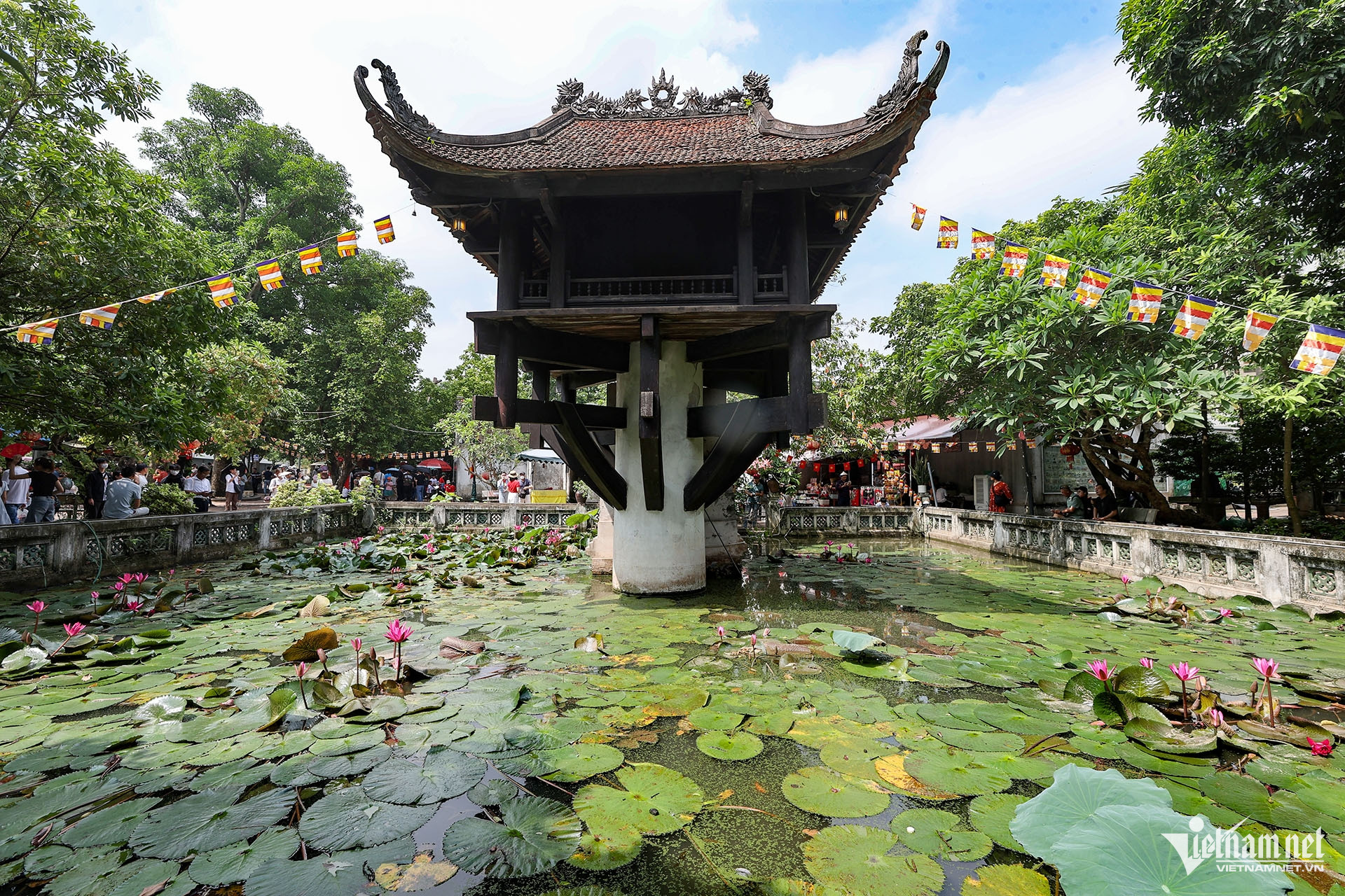 W-Chùa Một Cột 4.jpg