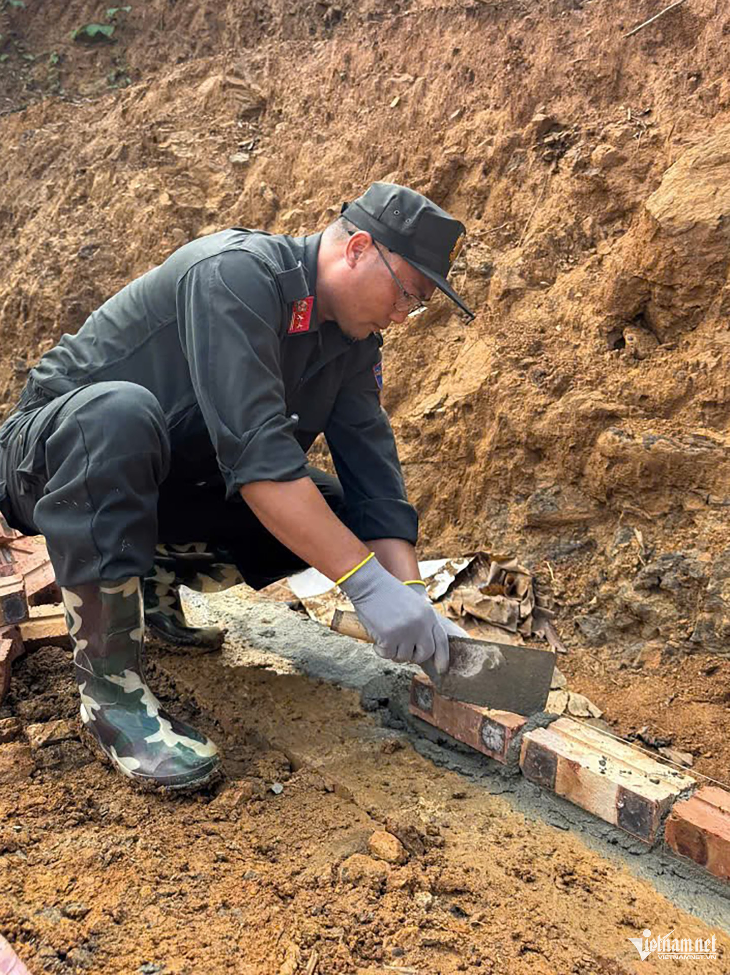 W-Công an Thái Nguyên tham gia xóa nhà tạm 10.jpg