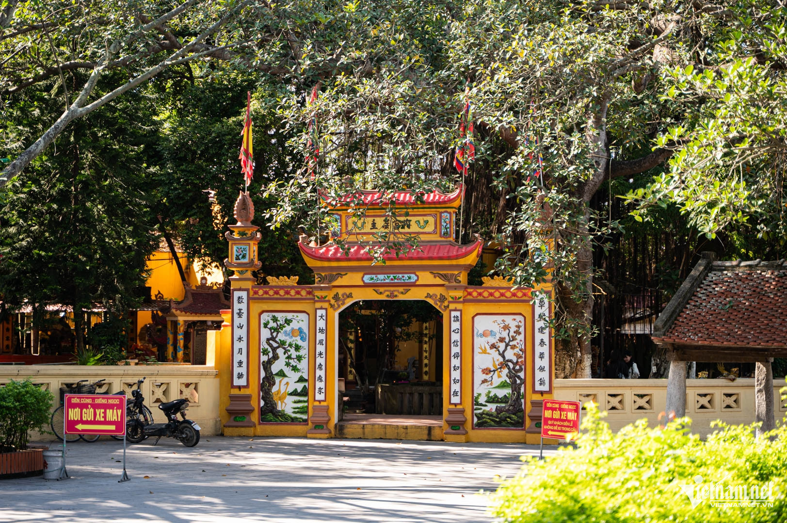 W-đền cùng giếng ngọc.jpg