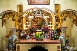 https://static-images.vnncdn.net/vps_images_publish/000001/000003/2025/11/20/w-den-cung-gieng-ngoc-4156.jpg