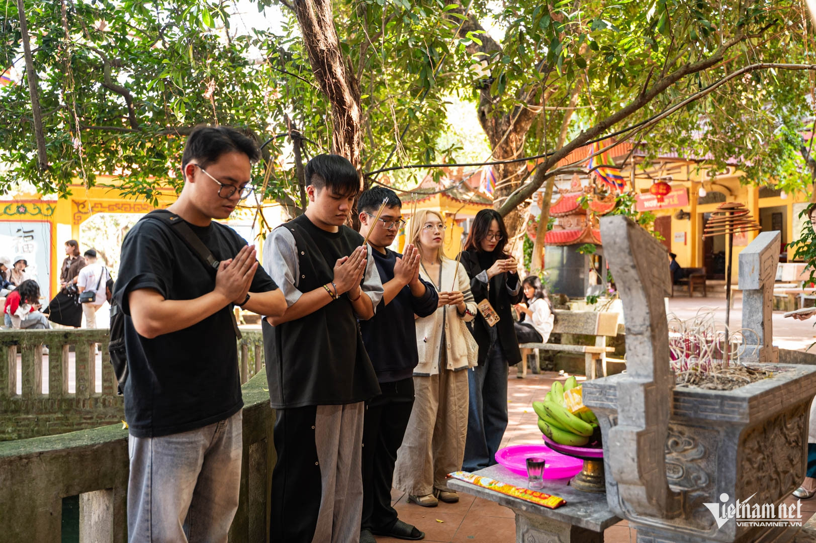Ngôi đền thiêng cách Hà Nội 50km, tương truyền có 'giếng thần cầu được ước thấy' W-đền cùng giếng ngọc.jpg