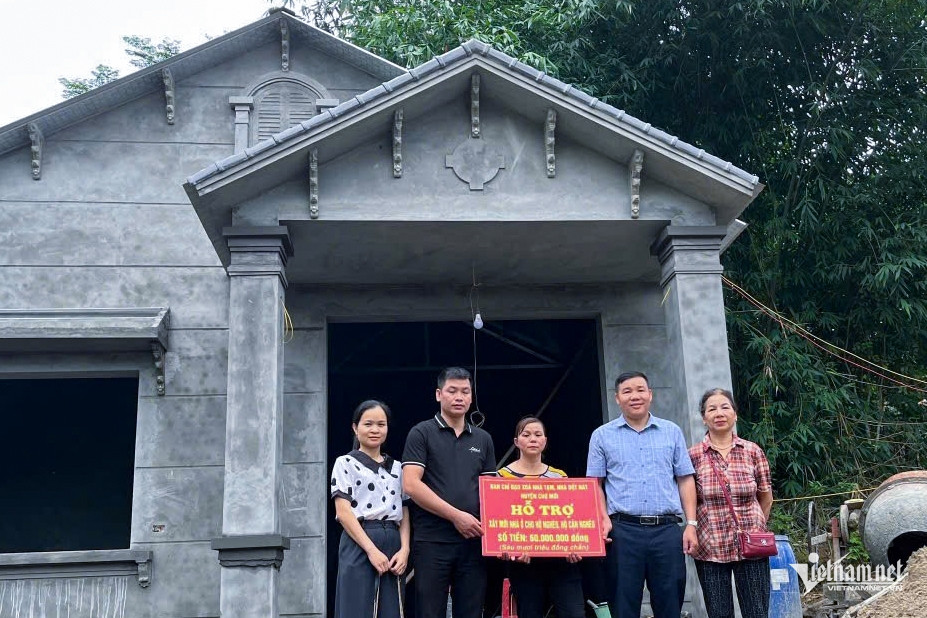 W-Nhà mới trao sau khi xóa nhà tạm 2.jpg