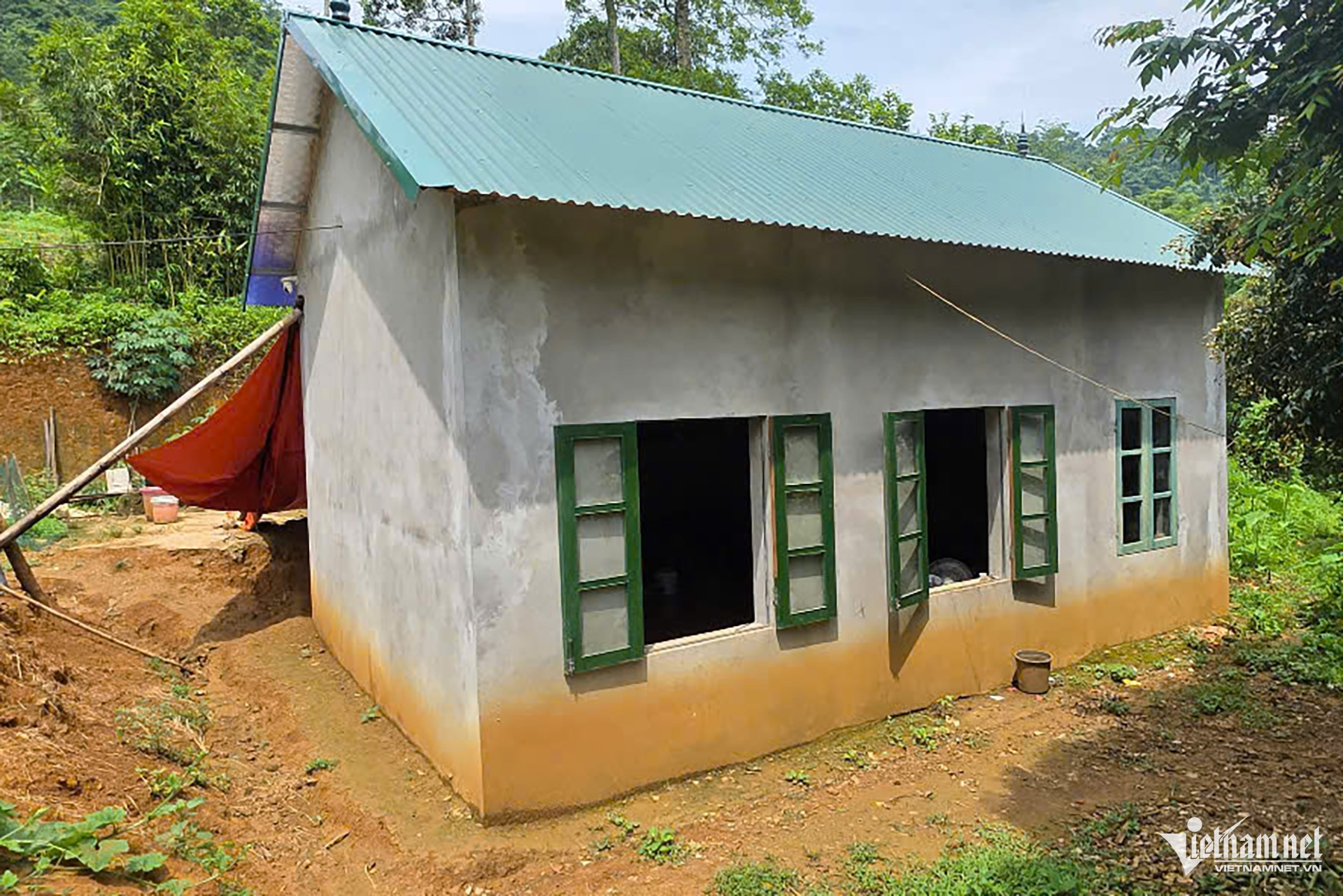 W-Nhà mới trao sau khi xóa nhà tạm 4.jpg