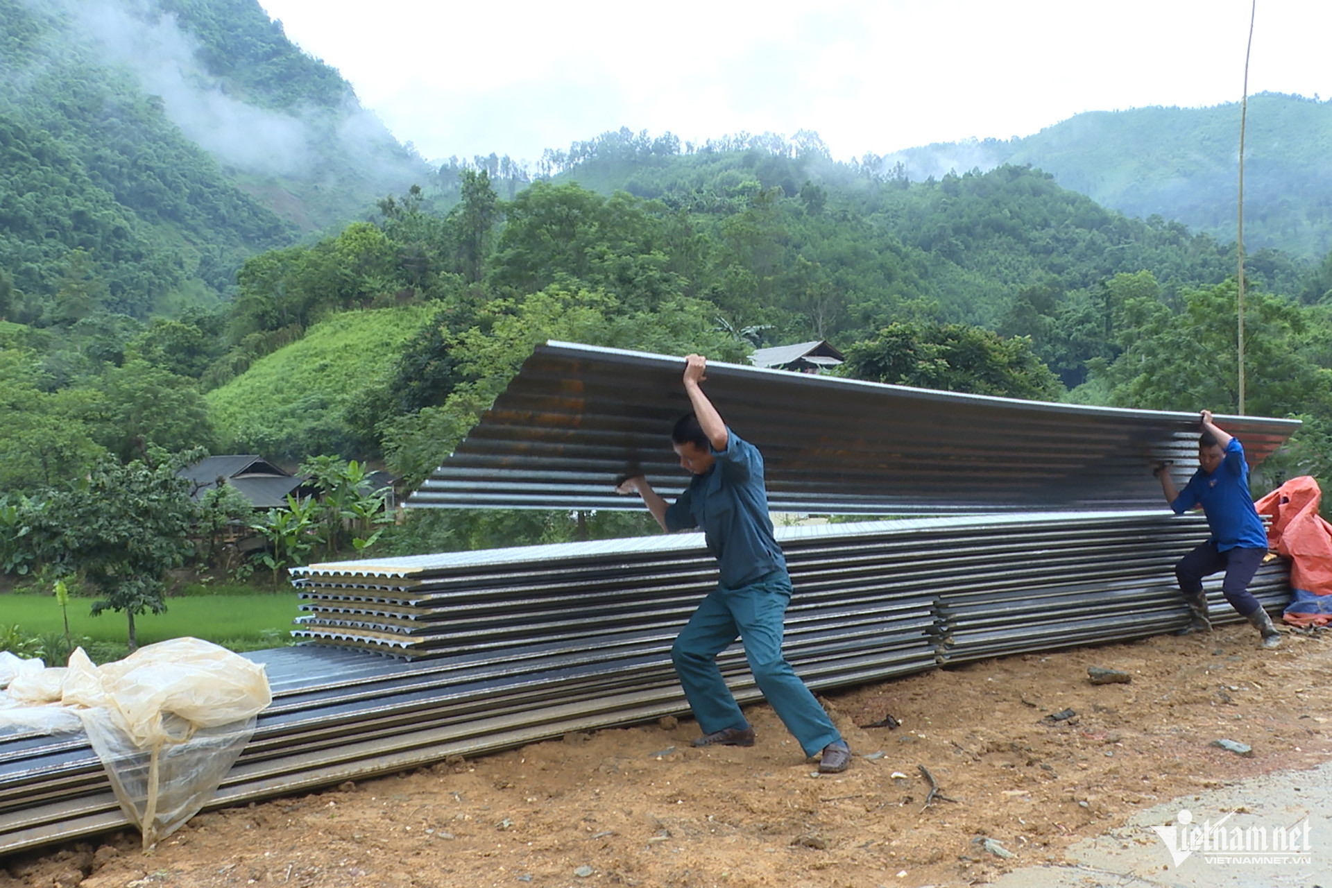 W-Xóa nhà tạm, nhà dột nát tại Thái Nguyên 4.jpg