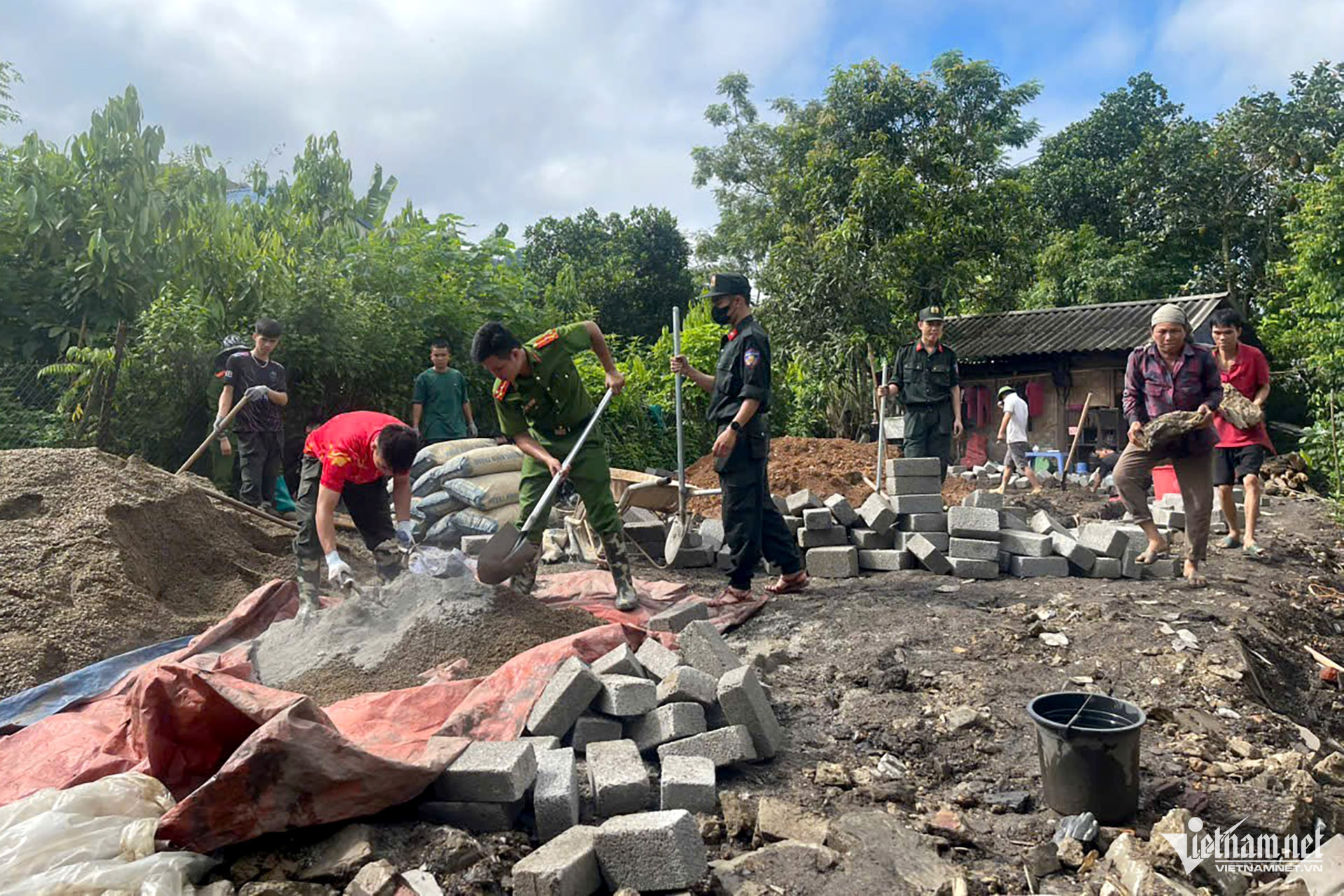 W-Xóa nhà tạm, nhà dột nát tại Thái Nguyên 8.jpg