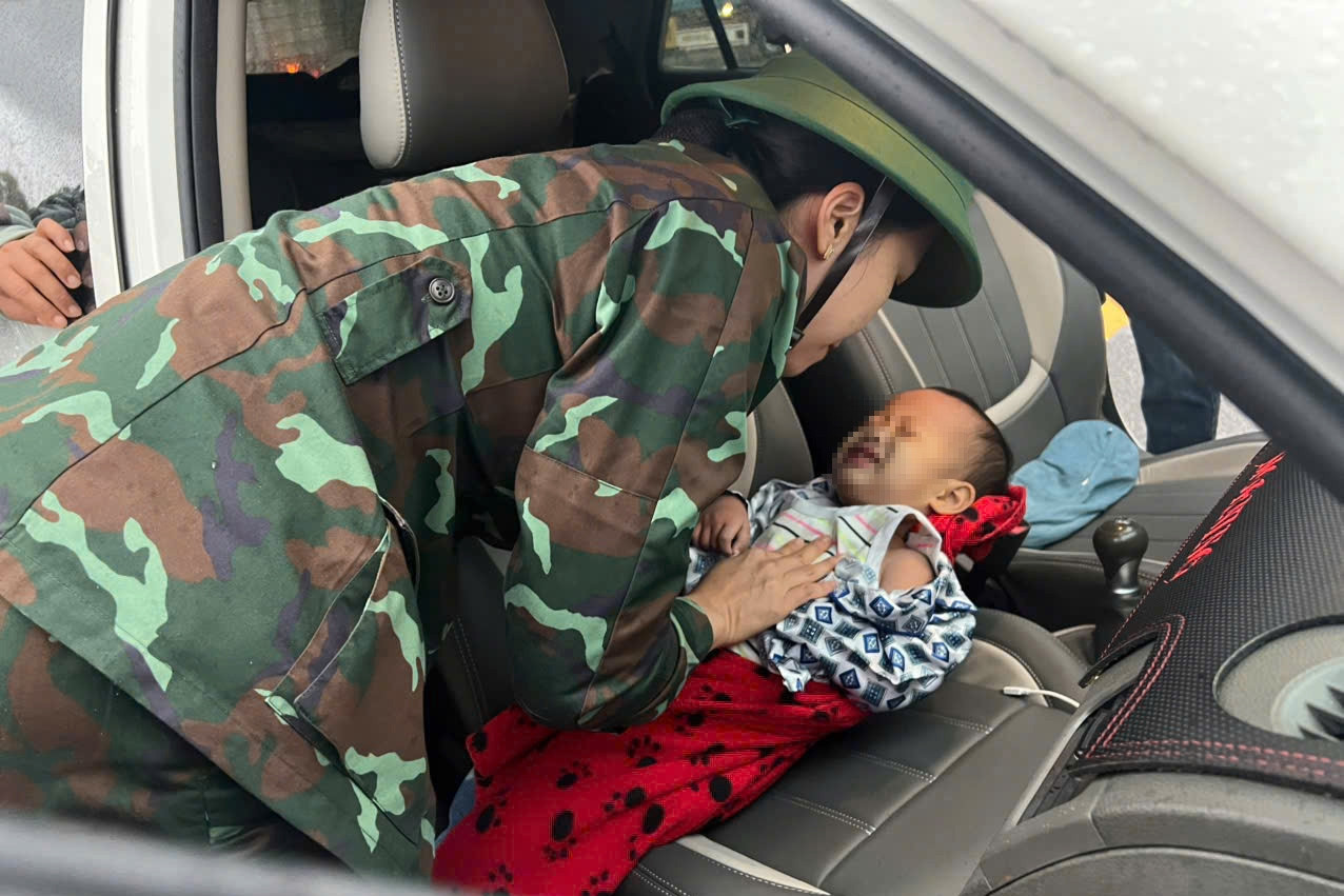 Bản tin trưa 21/11: Quân đội lập trạm hỗ trợ giải cứu bé 2 tuổi rơi xuống nước