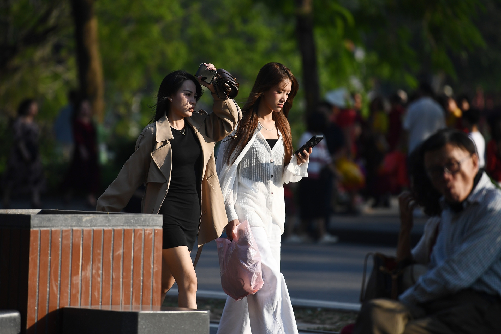 Dự báo thời tiết 22/11/2025: Miền Bắc nắng hanh, Trung Bộ mưa đến khi nào?