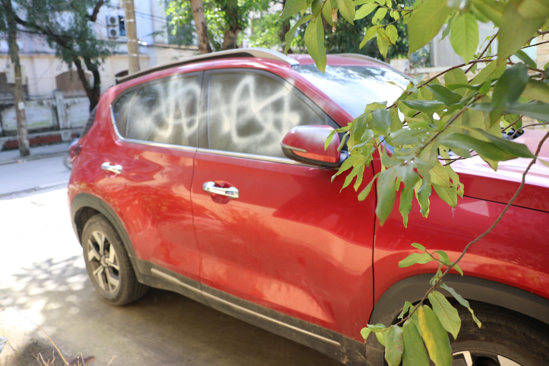 a xe xịt sơn.jpeg