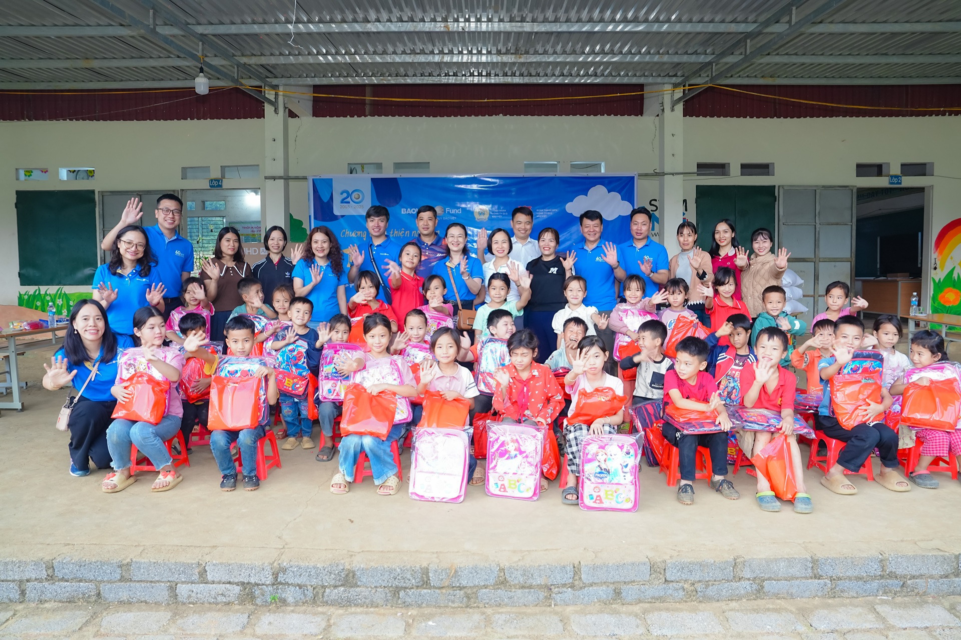Baoviet Fund mang ‘Hành trình lan tỏa yêu thương’ đến 2 điểm trường vùng cao