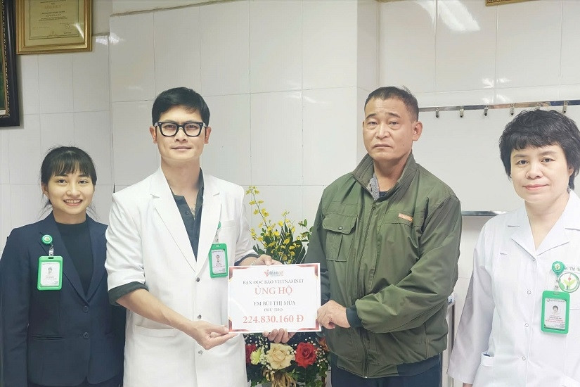 Bạn đọc Báo VietNamNet giúp đỡ nữ sinh mồ côi mẹ bị tai nạn hơn 224 triệu đồng